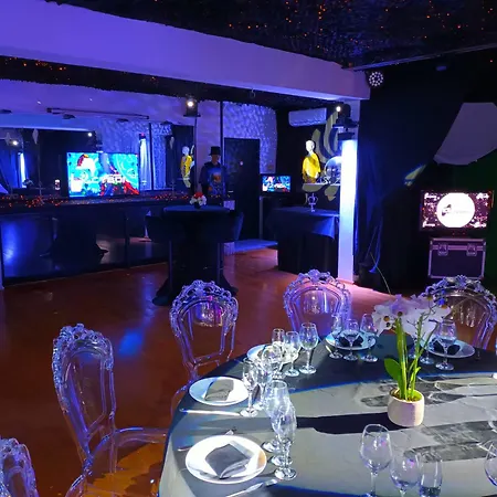 Bed & Breakfast Cyborg