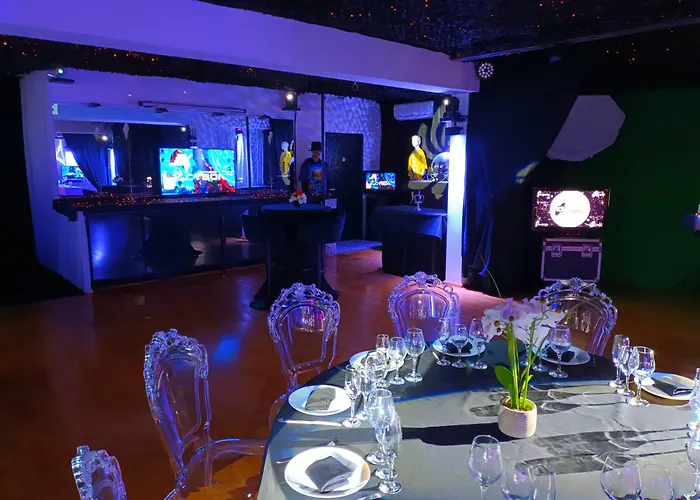 Bed & Breakfast Cyborg